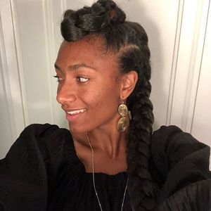 Meet your Posher, Akua